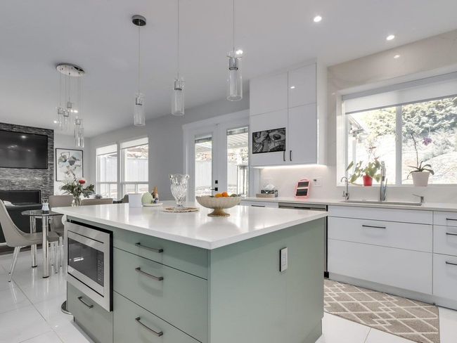 108 Sycamore Dr, House other with 5 bedrooms, 4 bathrooms and 4 parking in Port Moody BC | Image 13