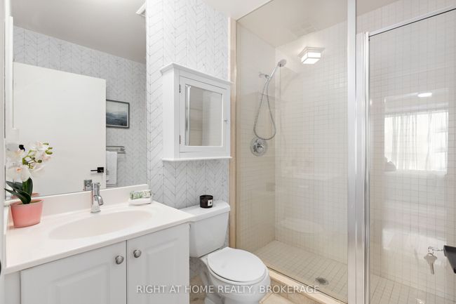703 - 18 Beverley St, Condo with 3 bedrooms, 2 bathrooms and 2 parking in Toronto ON | Image 22