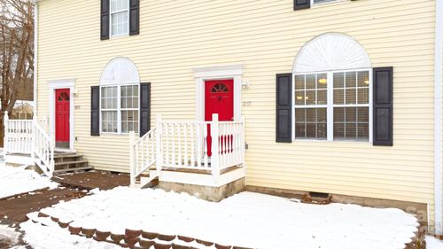 1055 19th St Ne, Hickory, NC, 28601-4313 | Card Image