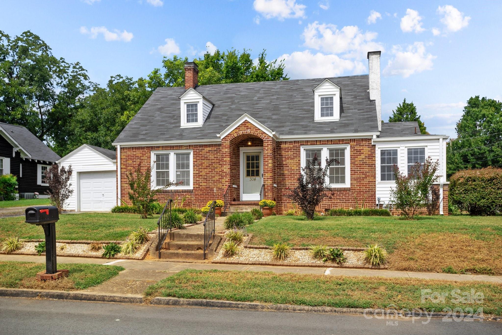Hillcrest Dr, Lexington, NC 27292