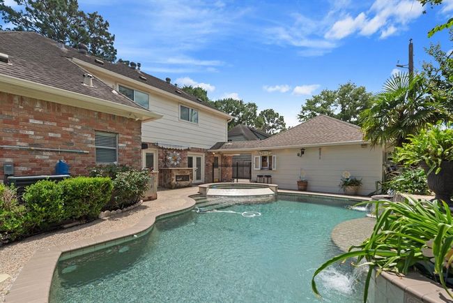 Imagine spending your summer around this pool! | Image 37