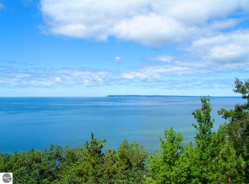 c-7C Pinnacle Pl, Glen Arbor, MI, 49636 | Card Image