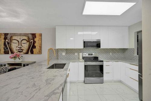 144 Shoreline Cir, Port Moody, BC, V3H5B3 | Card Image
