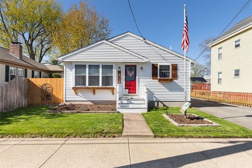 60 Greeley St, Pawtucket, RI, 02861-3126 | Card Image