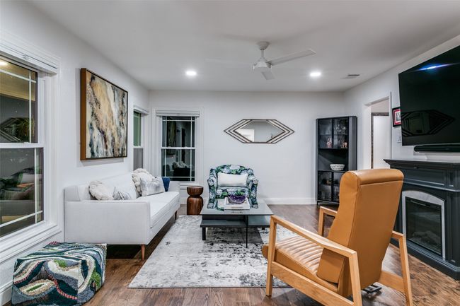 854 E Wall St, House other with 3 bedrooms, 2 bathrooms and null parking in Grapevine TX | Image 9
