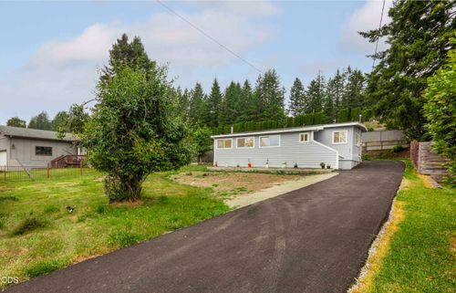 620 Meadow Ln, Brookings, OR, 97415-9211 | Card Image