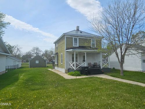 210 S 9th St, Wishek, ND, 58495-7322 | Card Image