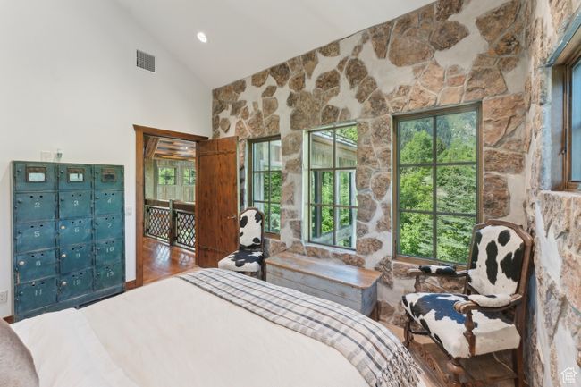 Bedroom with high vaulted ceiling | Image 30