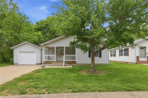 7901 122nd Ct, Kansas City, MO, 64163-7332 | Card Image