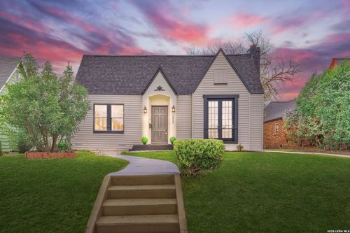 2007 W Magnolia Ave, San Antonio, TX, 78201-4955 | Card Image