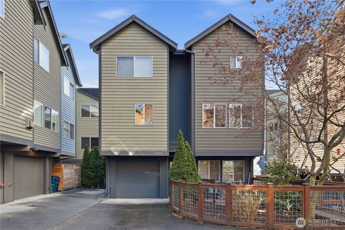 5927 California Ave Sw, Seattle, WA, 98136-1611 | Card Image