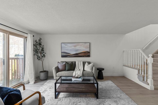 9 Evergreen Crt, Condo with 3 bedrooms, 3 bathrooms and 1 parking in Barrie ON | Image 8