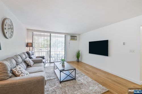 462C Liberty St, Little Ferry, NJ, 07643 | Card Image