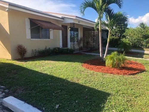 817 S B St, Lake Worth Beach, FL, 33460-4709 | Card Image