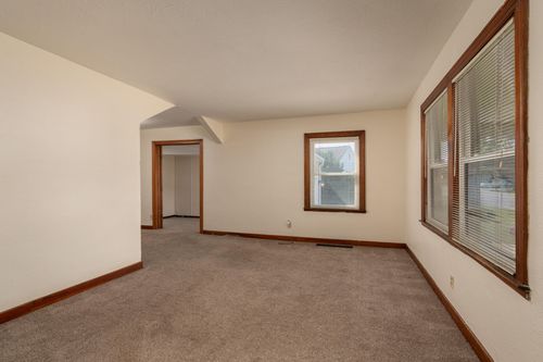 210 N Maple Ave, Fairborn, OH, 45324-5104 | Card Image