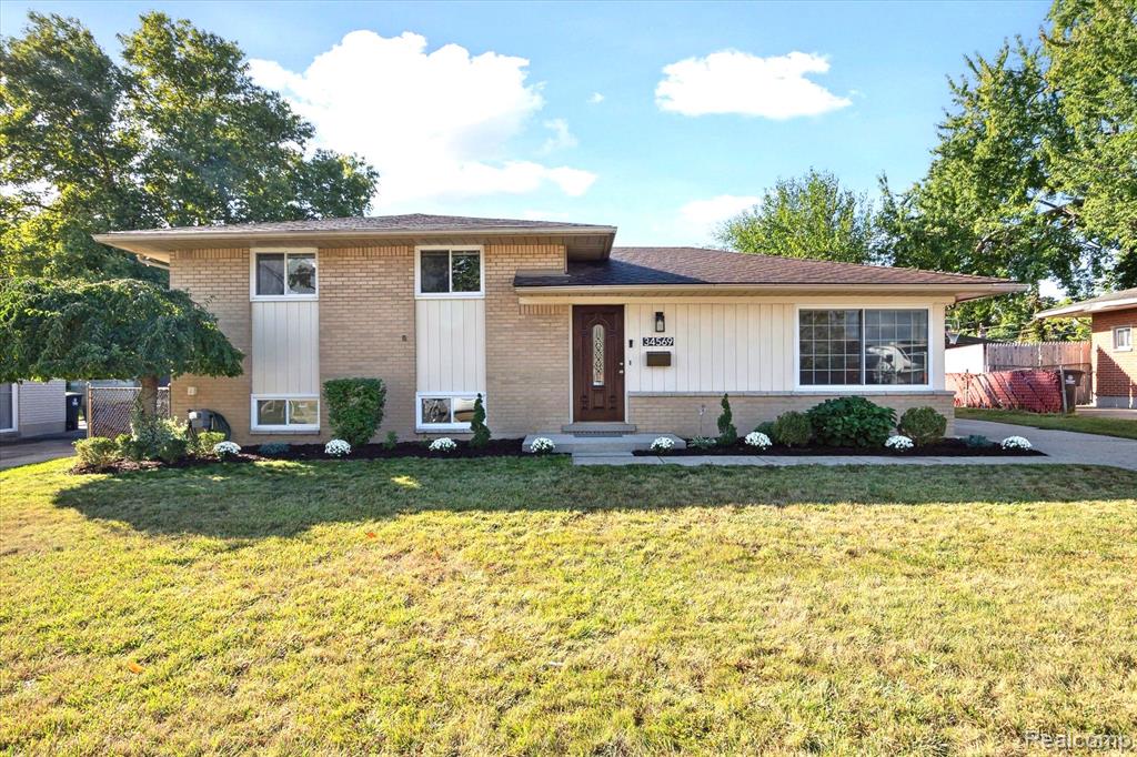 Blackfoot St, Westland, MI 48185