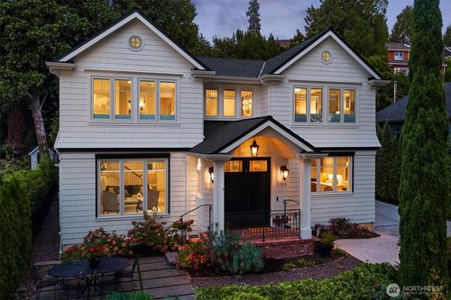 3326 43rd Ave Ne, Seattle, WA, 98105-5309 | Card Image