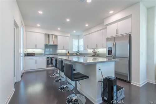 140 Paramount, Irvine, CA, 92618-1053 | Card Image