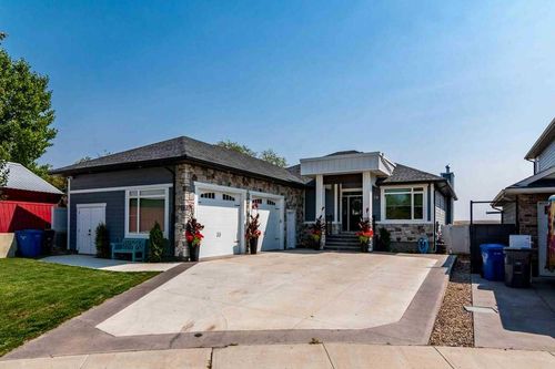 79 Copper Canyon Bay Sw, Medicine Hat, AB, T1B0B2 | Card Image