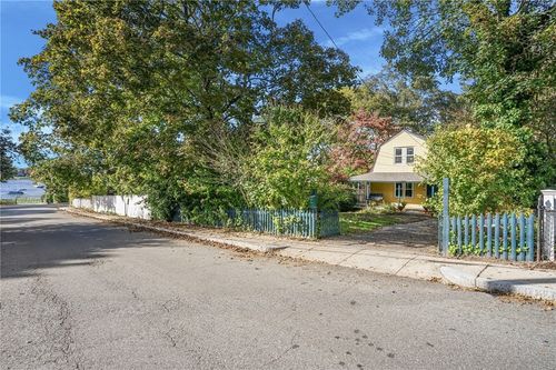 49 Bridge St, Warren, RI, 02885-4009 | Card Image