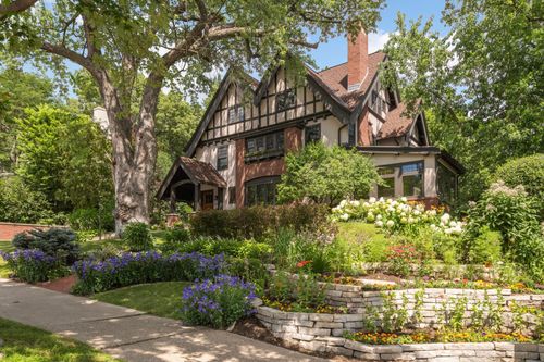 2109 James Ave S, Minneapolis, MN, 55405-2406 | Card Image