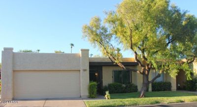 2204 W Claremont Street, Townhouse with 2 bedrooms, 2 bathrooms and null parking in Phoenix AZ | Image 1