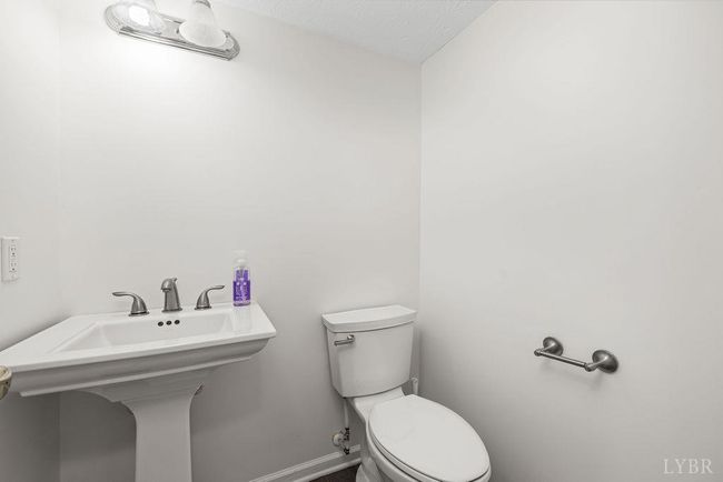 1036 Middle View Dr, Townhouse with 3 bedrooms, 3 bathrooms and null parking in Forest VA | Image 19