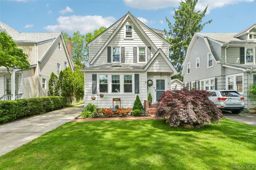 5 Bluebell Ct, Garden City, NY, 11530-1710 | Card Image