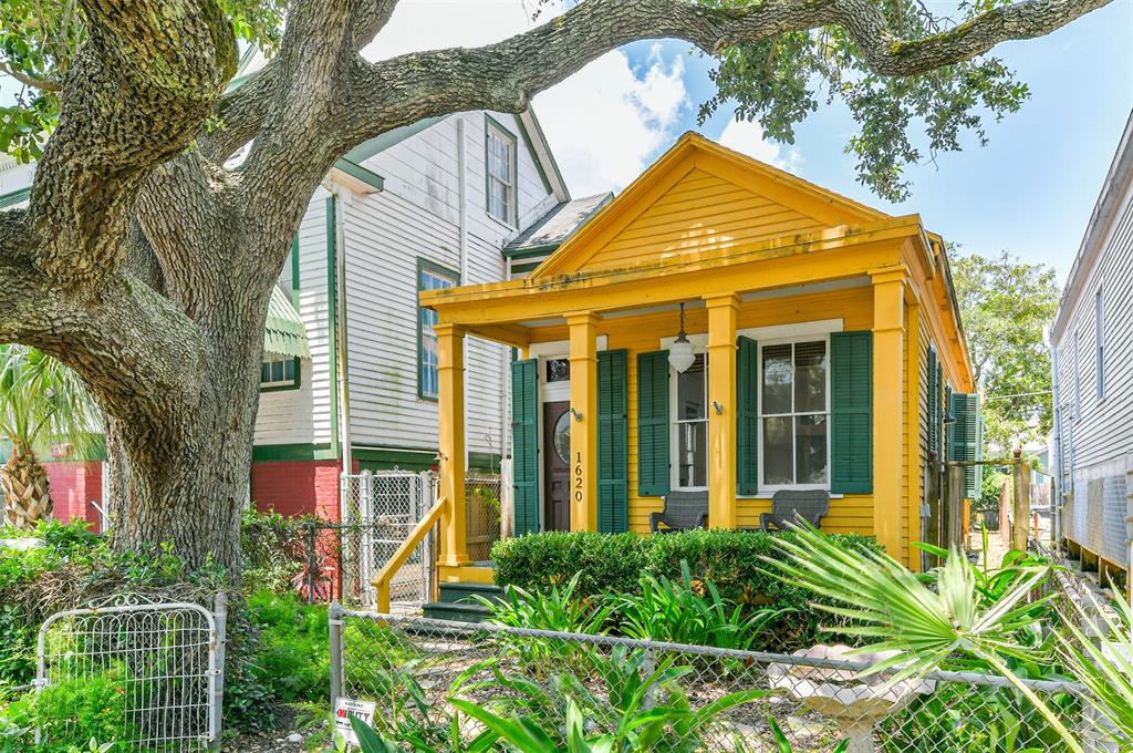 Avenue L , Galveston, TX 77550