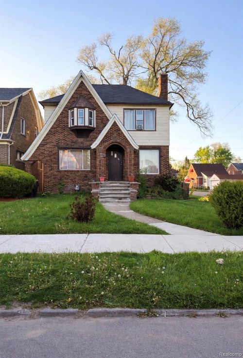 11101 College St, Detroit, MI, 48205-3201 | Card Image