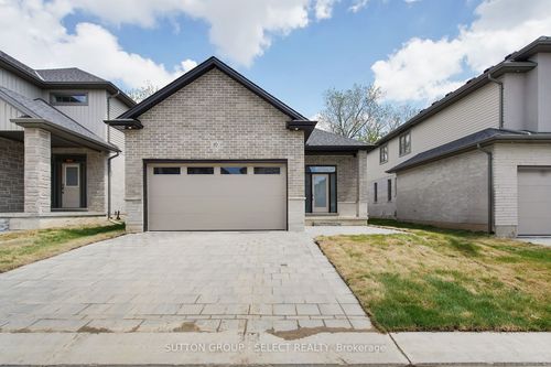 10-7966 Fallon Dr, Granton, ON, N0M1V0 | Card Image