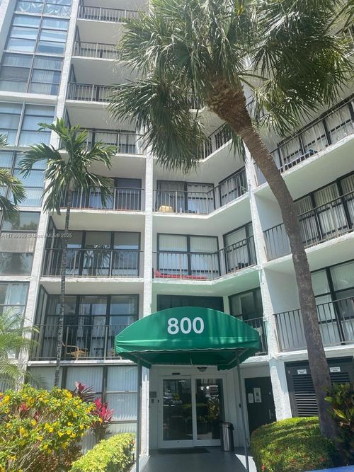 apt-104-800 Parkview Dr, Hallandale Beach, FL, 33009-2923 | Card Image