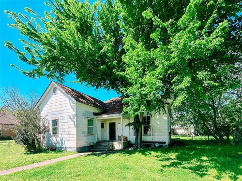 208 8th St, Glidden, TX, 78943-4541 | Card Image