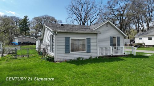 702 Flint St, Saint Charles, MI, 48655-1848 | Card Image