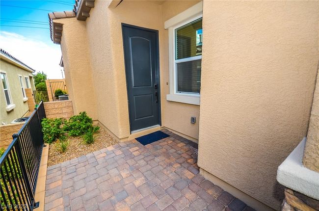 8162 Desert Madera St, House other with 3 bedrooms, 3 bathrooms and null parking in Las Vegas NV | Image 4