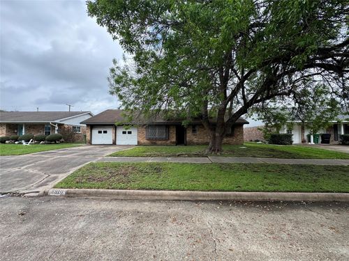 5910 Ariel St, Houston, TX, 77074-7604 | Card Image