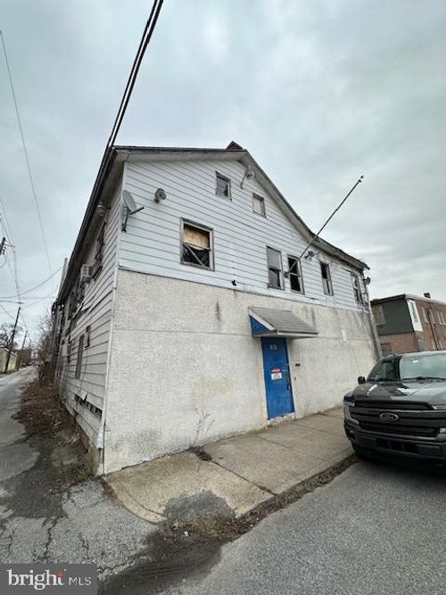 109 N 7th Ave, COATESVILLE, PA, 19320-3303 | Card Image