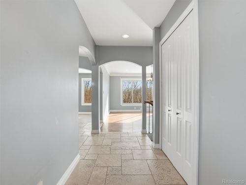 29750 Bristol Ln, Bingham Farms, MI, 48025-4623 | Card Image