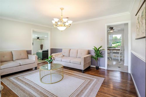 111 Fairway Dr, Alvin, TX, 77511-4932 | Card Image