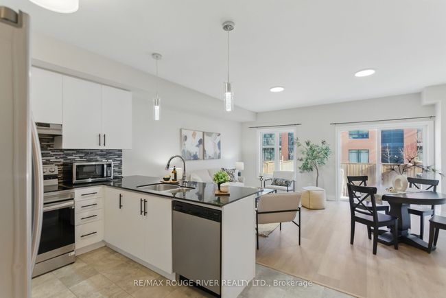 4 Prospect Way, House attached with 3 bedrooms, 3 bathrooms and 1 parking in Whitby ON | Image 4