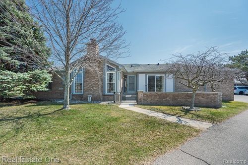 48790 Mill Bank Ct, Shelby Township, MI, 48315-4303 | Card Image