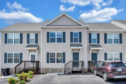 6858 Village Green Dr, Roanoke, VA, 24019-5027 | Card Image