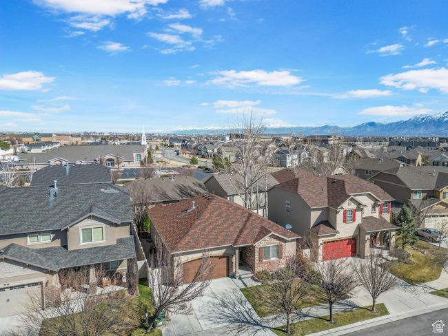 Aerial view featuring a mountain view and a residential view | Image 37