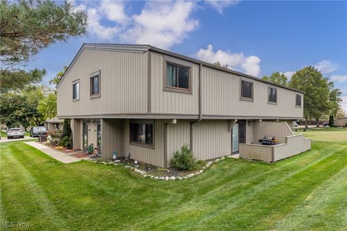 11806 Harbour Light Dr, North Royalton, OH, 44133-2609 | Card Image