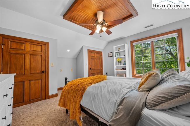 Upstairs Bedroom 1 with En-Suite | Image 25