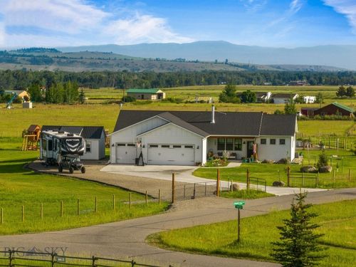 37 Cinnamon Bear Ct, Gallatin Gateway, MT, 59730-8540 | Card Image