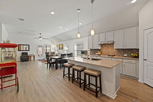 613 Sugar Cane Rd, Buda, TX, 78610-4246 | Card Image