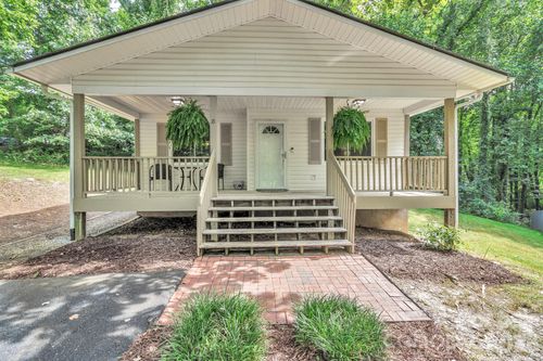 18 Mctindal Cir, Asheville, NC, 28803-1199 | Card Image