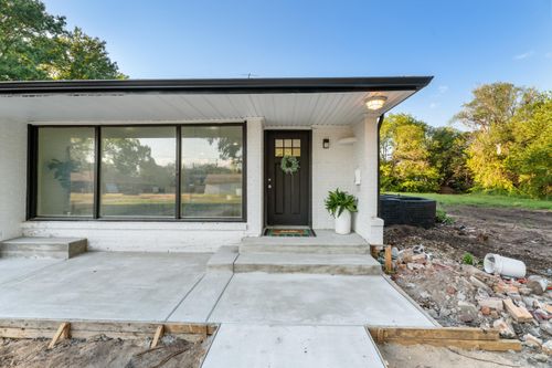 310 W 5th St, Valley Center, KS, 67147-2615 | Card Image