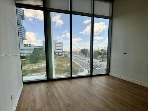 405-21290 Biscayne Blvd, MIAMI, FL, 33180-1243 | Card Image
